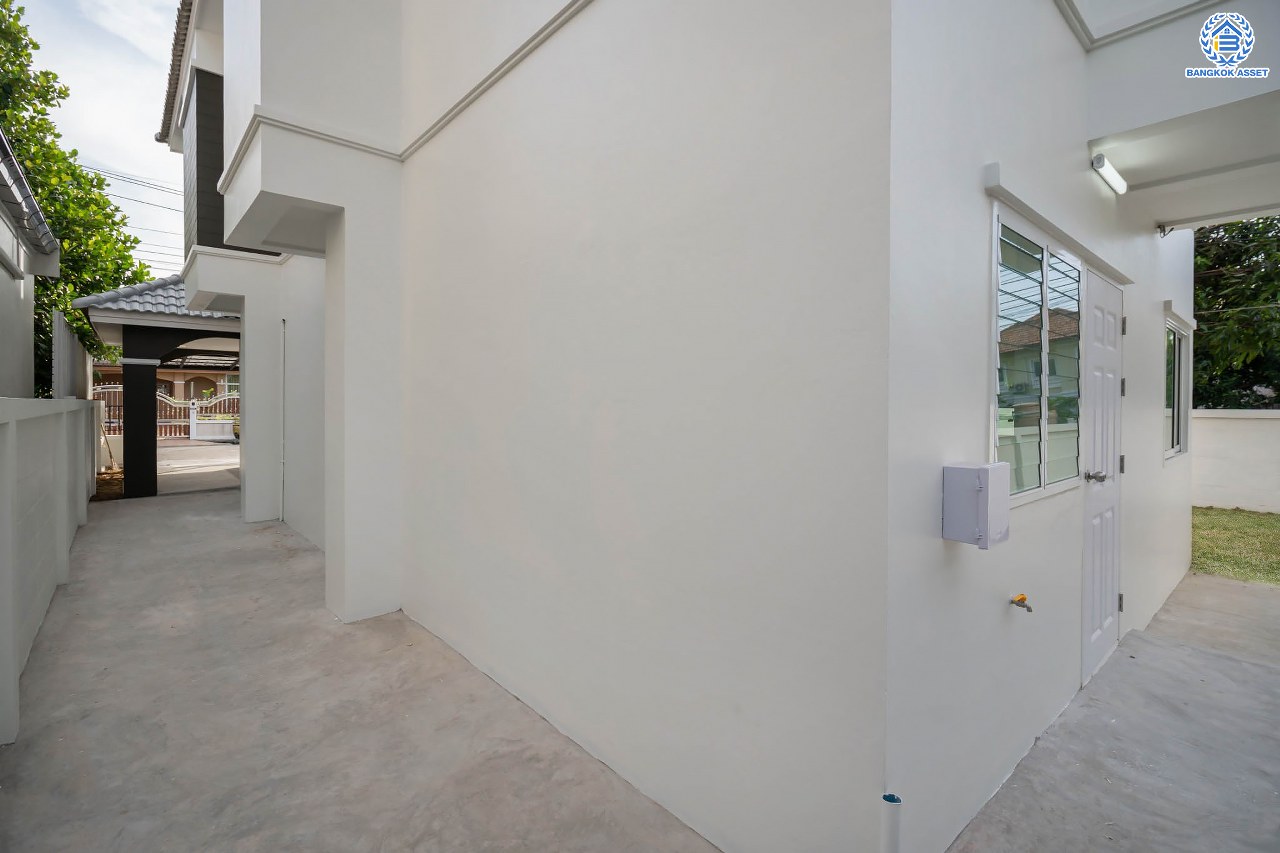 บ้านมือสองตกแต่งใหม่ โครงการ เศรณีลากูน วัดลาดปลาดุก หลังมุม ตอบโจทย์ทุกการใช้ชีวิต เนื้อที่ 59.9 ตร.ว. ฟังก์ชัน 3 ห้องนอน 3 ห้องน้ำ ทำเลเดินทางง่าย สะดวกสบายใกล้รถไฟฟ้าสายสีม่วง "สถานีคลองบางไผ่" ทางด่วน "กาญจนาภิเษก" และห้างสรรพสินค้าเซ็นทรัลเวสต์เกต